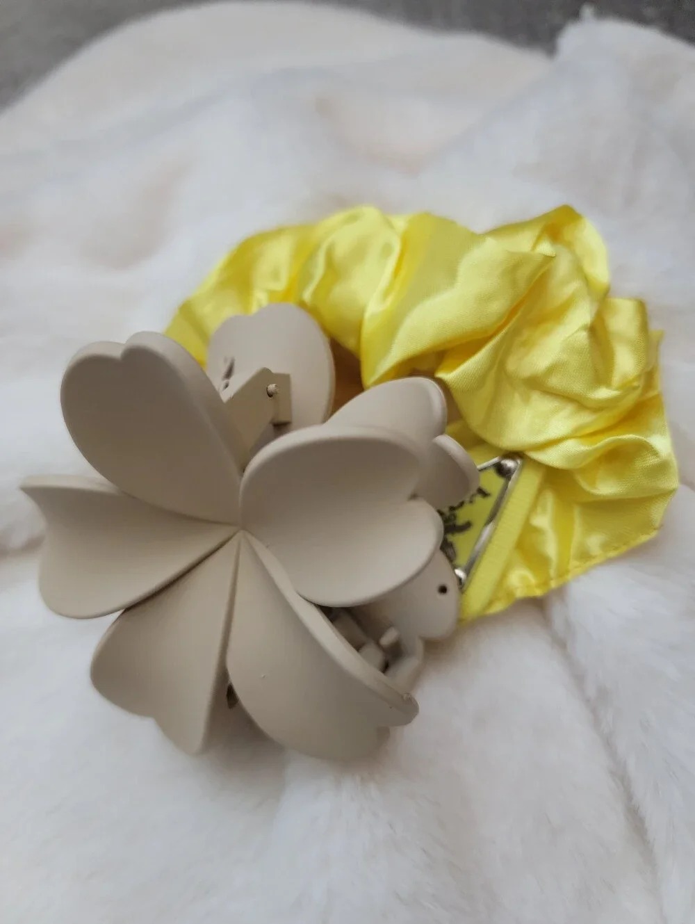 2pcs Beige Floral Hair Claw with Yellow Satin Scrunchie